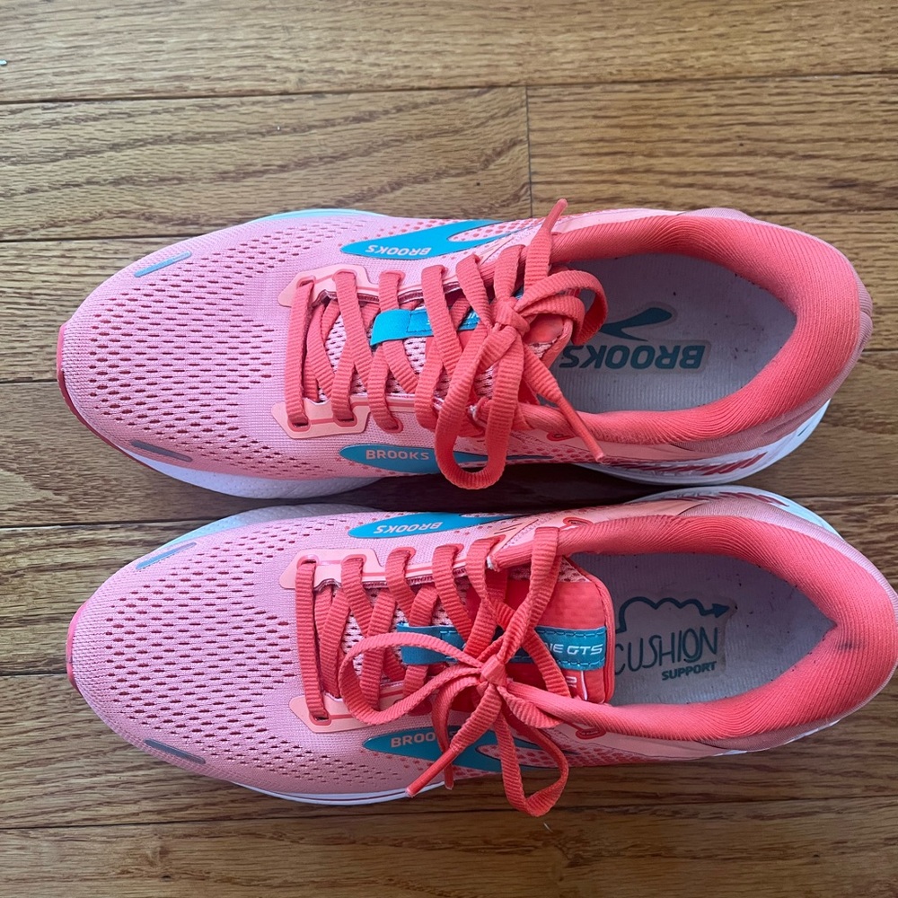Brooks Adrenaline 22 GTS Size 8.5